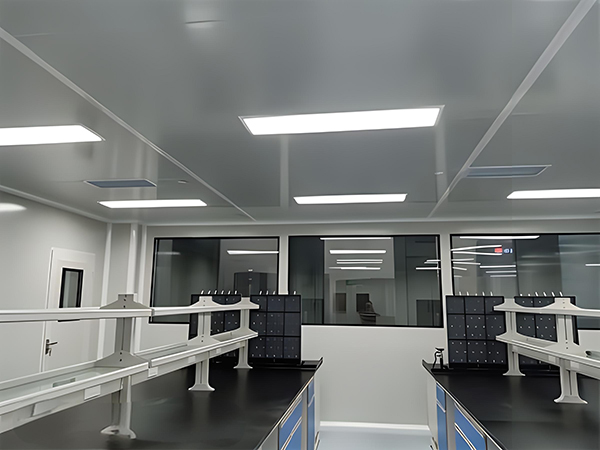 实验室在建设施工时，气瓶应该如何摆放才安全？